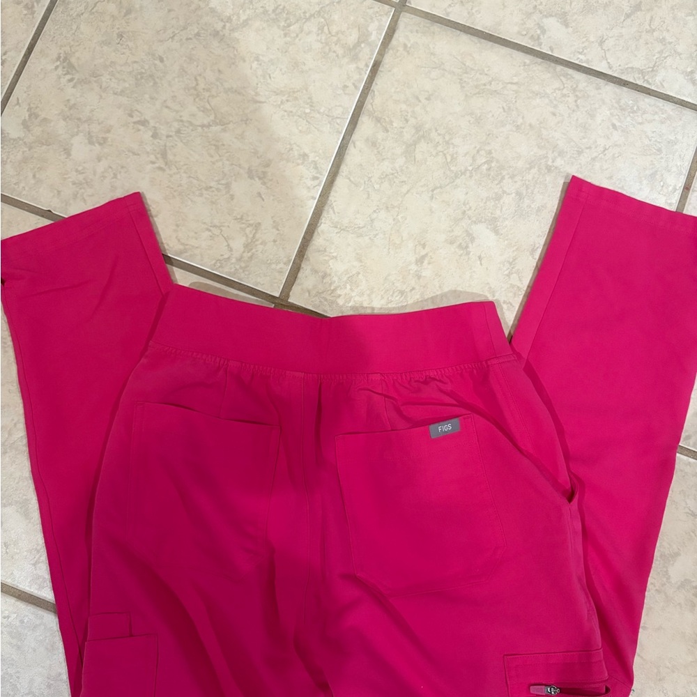 Figs Shocking pink Small Petite Yola High Waisted Pants + Regular XS Rafaela Top - Picture 4 of 4